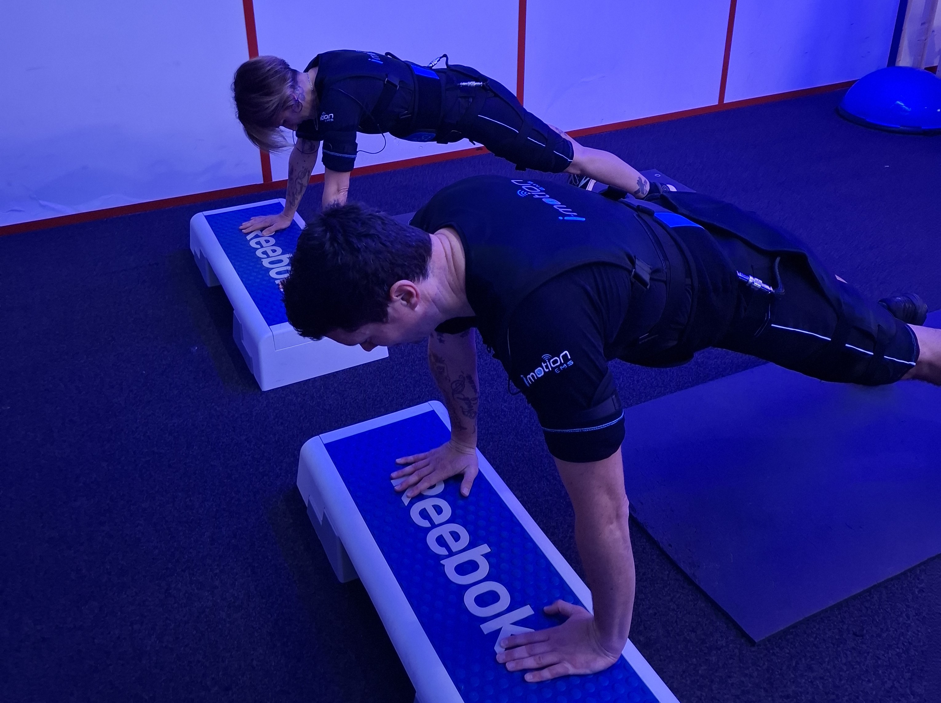 Coach accompagnant une séance ElectroFit